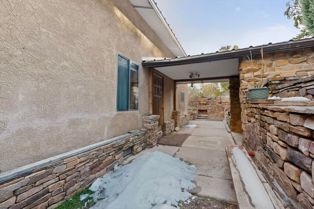 76 Canoncito Road, Cedar Crest, NM 87008