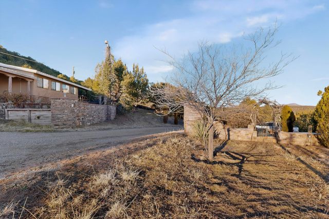 76 Canoncito Road, Cedar Crest, NM 87008