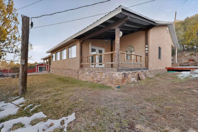76 Canoncito Road, Cedar Crest, NM 87008
