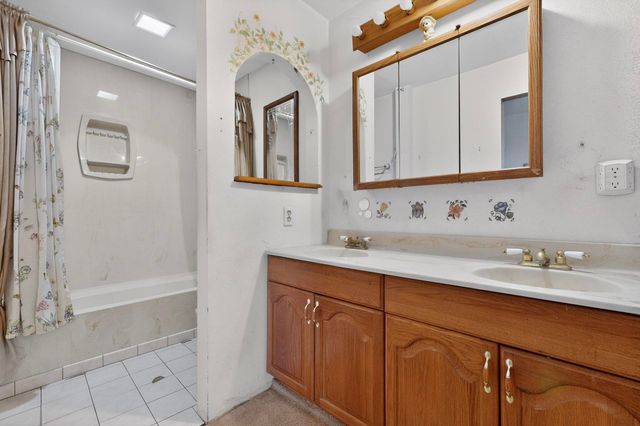 76 Canoncito Road, Cedar Crest, NM 87008