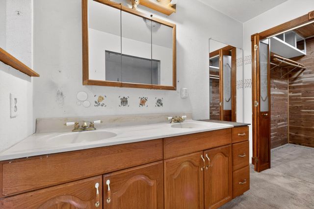 76 Canoncito Road, Cedar Crest, NM 87008