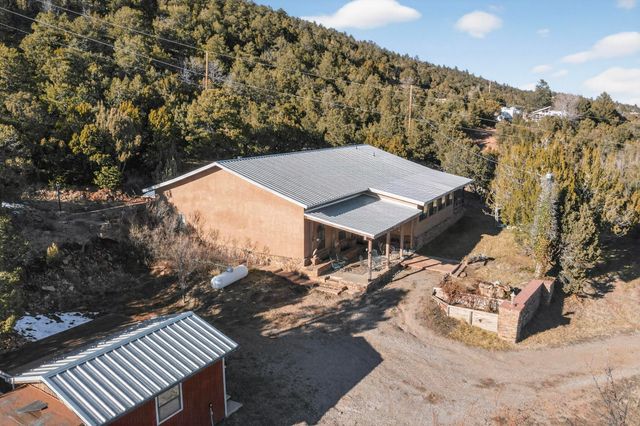 76 Canoncito Road, Cedar Crest, NM 87008