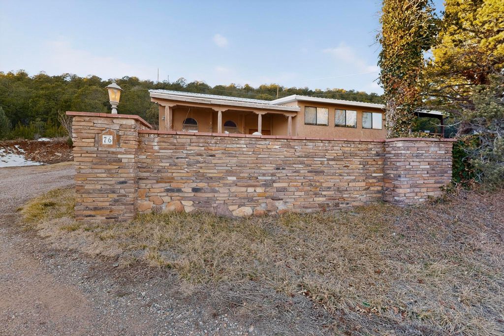 76 Canoncito Road, Cedar Crest, NM 87008