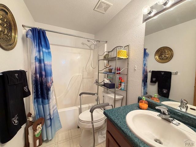 3005 Gem Dr, Pueblo, CO 81005