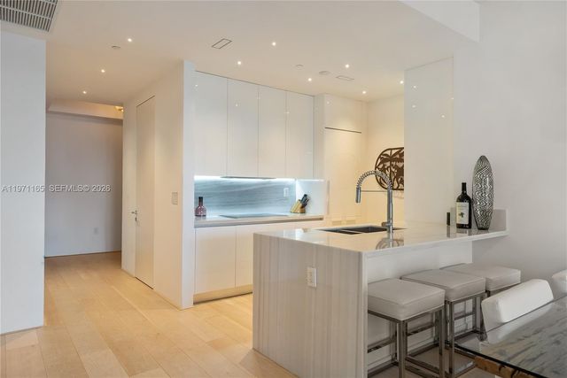 801 S Pointe Dr 204, Miami Beach, FL 33139