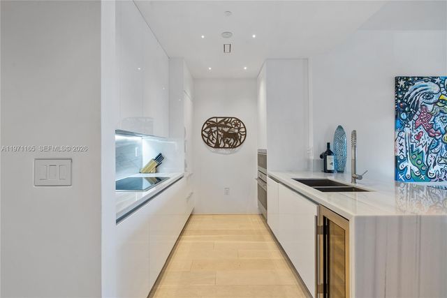 801 S Pointe Dr 204, Miami Beach, FL 33139