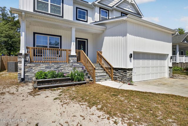 163 NE 2nd Street, Oak Island, NC 28465