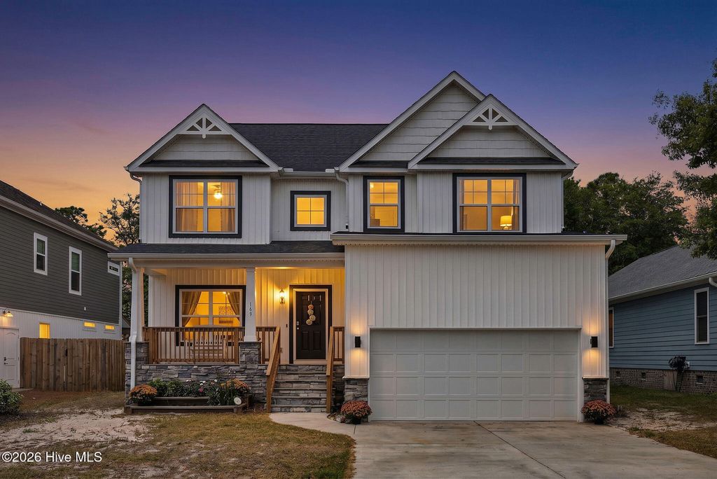 163 NE 2nd Street, Oak Island, NC 28465