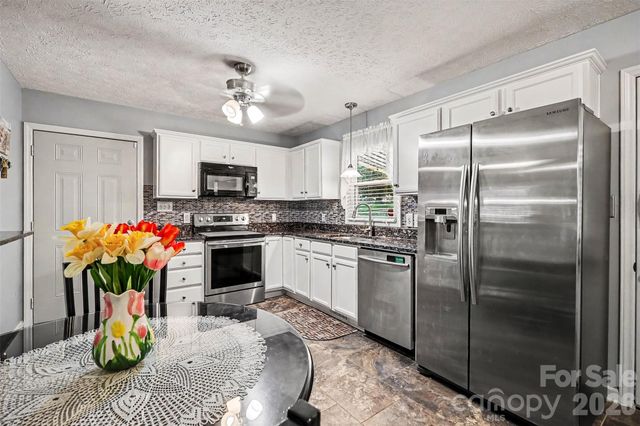 115 Cartway Lane, Statesville, NC 28625