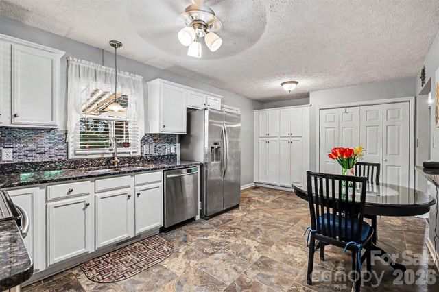 115 Cartway Lane, Statesville, NC 28625