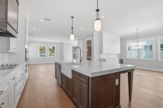 865 53RD AVENUE N, St Petersburg, FL 33703