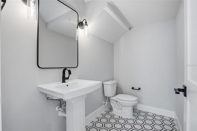 865 53RD AVENUE N, St Petersburg, FL 33703