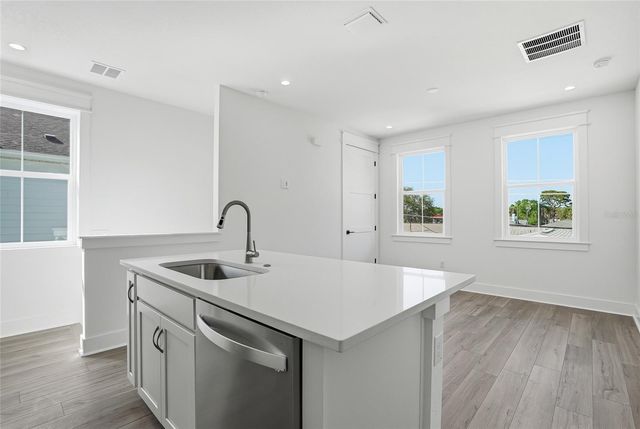 865 53RD AVENUE N, St Petersburg, FL 33703