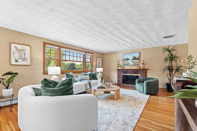 20 Woodchester Cir, Waltham, MA 02451