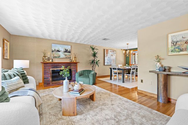 20 Woodchester Cir, Waltham, MA 02451