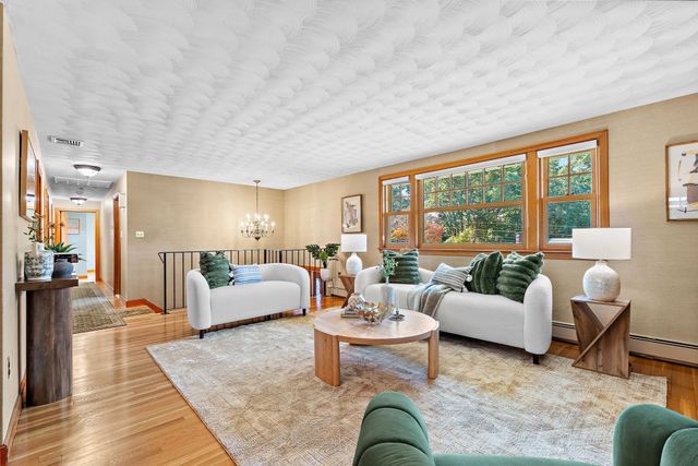 20 Woodchester Cir, Waltham, MA 02451