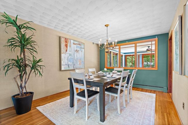 20 Woodchester Cir, Waltham, MA 02451