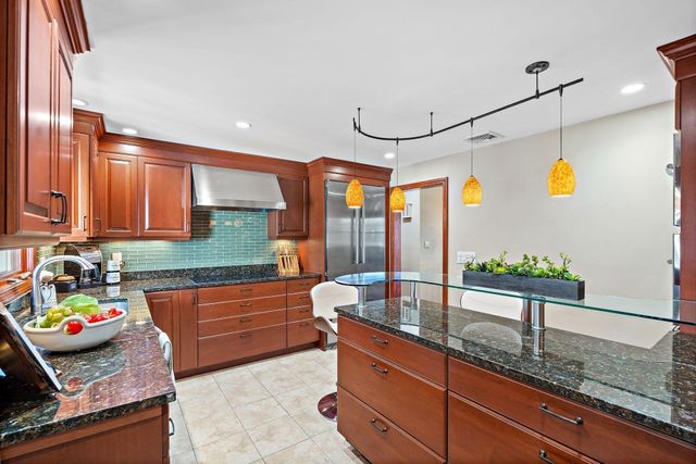 20 Woodchester Cir, Waltham, MA 02451