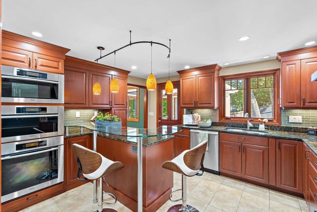 20 Woodchester Cir, Waltham, MA 02451