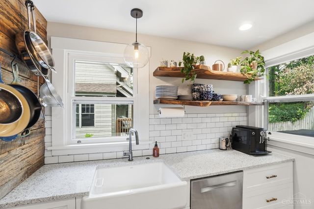 3428 Saint Johns Place, Cincinnati, OH 45208
