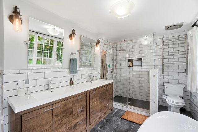 3428 Saint Johns Place, Cincinnati, OH 45208