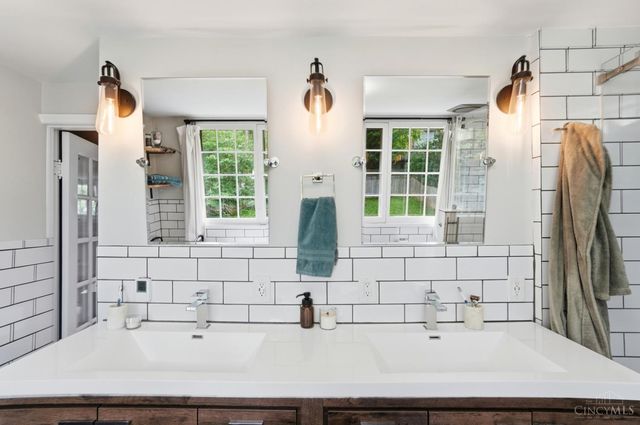 3428 Saint Johns Place, Cincinnati, OH 45208