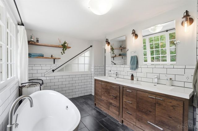 3428 Saint Johns Place, Cincinnati, OH 45208