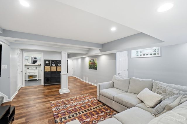 3428 Saint Johns Place, Cincinnati, OH 45208