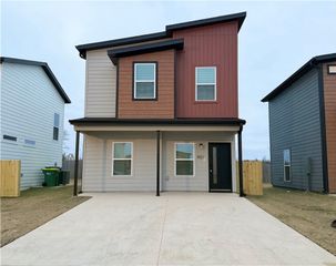 851 Reading Railroad Lane, Bentonville, AR 72713