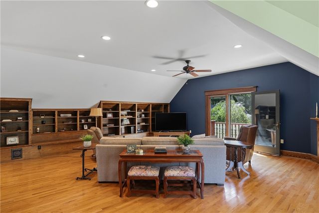 1001 Glenshaw Ave, Shaler, PA 15116