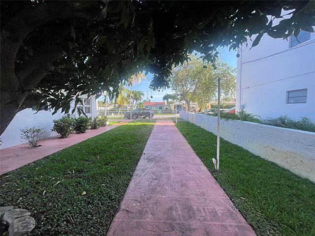 1727 DEWEY Street 3, Hollywood, FL 33020