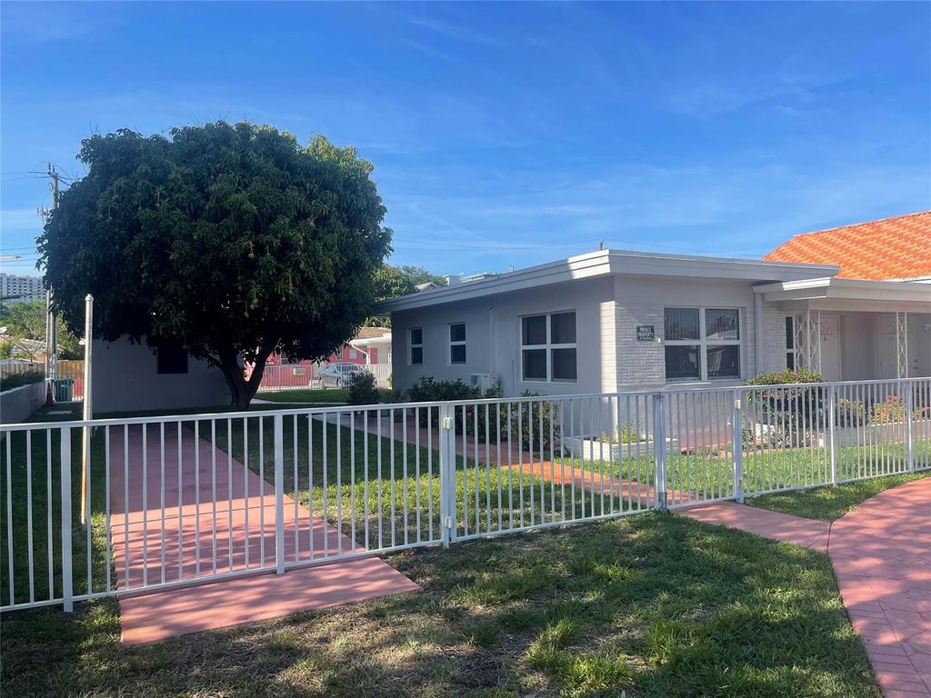 1727 DEWEY Street 3, Hollywood, FL 33020