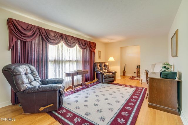 912 Spring Valley Drive, Kingsport, TN 37660