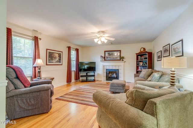 912 Spring Valley Drive, Kingsport, TN 37660