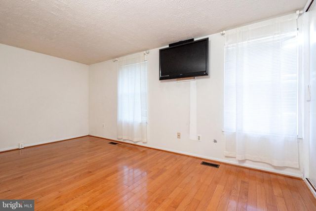 7467 LONE STAR RD, Lorton, VA 22079