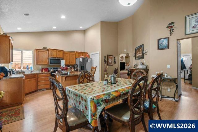 4388 Hearth St NE, Salem, OR 97305