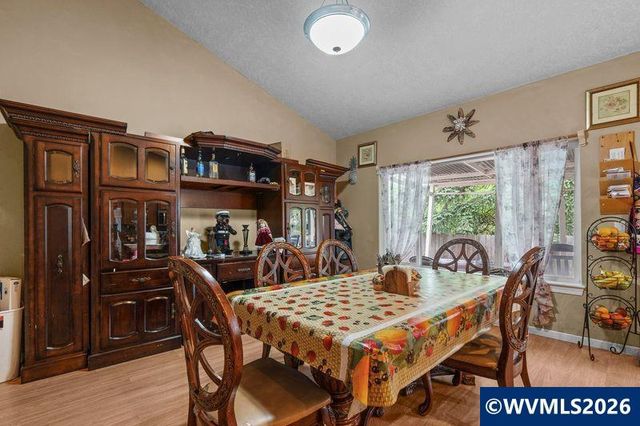 4388 Hearth St NE, Salem, OR 97305