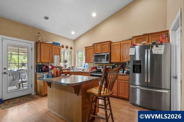 4388 Hearth St NE, Salem, OR 97305