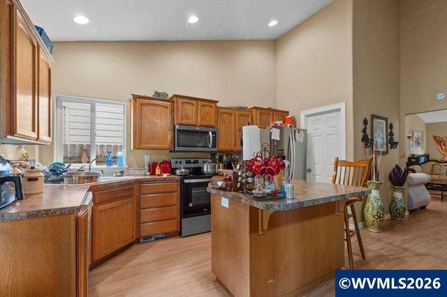 4388 Hearth St NE, Salem, OR 97305