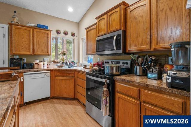 4388 Hearth St NE, Salem, OR 97305