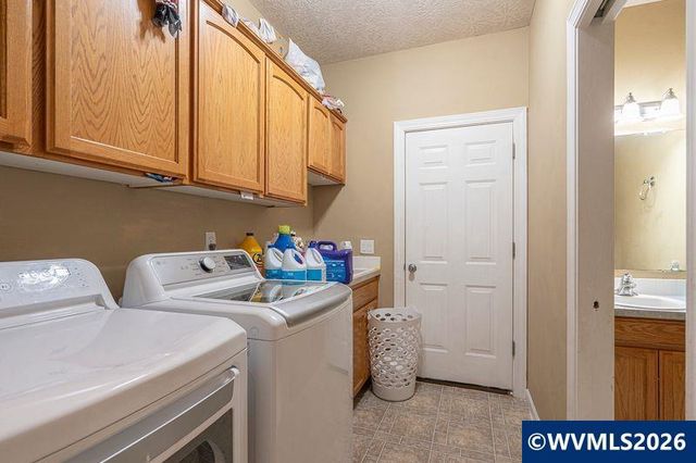 4388 Hearth St NE, Salem, OR 97305