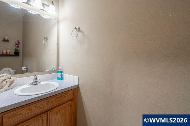 4388 Hearth St NE, Salem, OR 97305