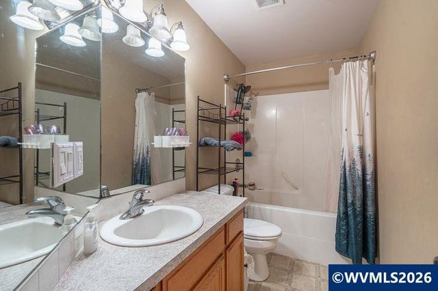 4388 Hearth St NE, Salem, OR 97305