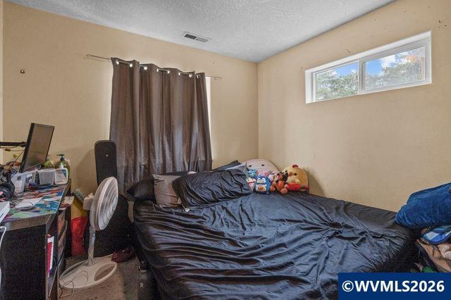 4388 Hearth St NE, Salem, OR 97305