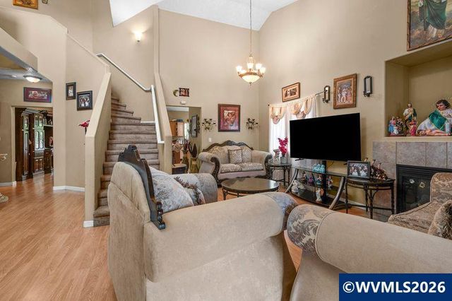 4388 Hearth St NE, Salem, OR 97305