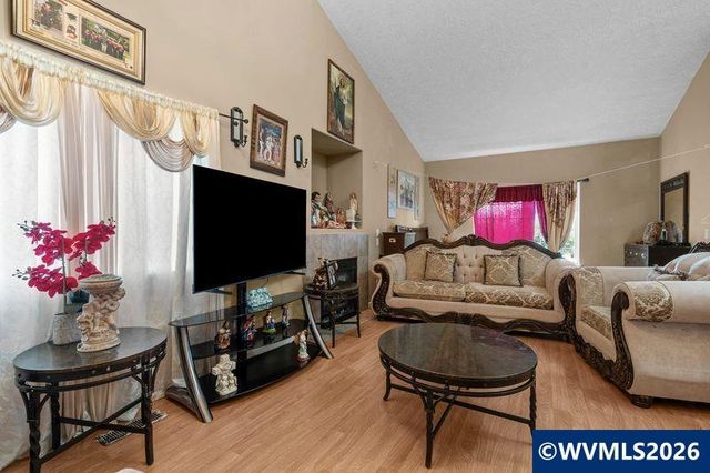 4388 Hearth St NE, Salem, OR 97305