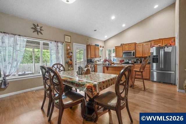 4388 Hearth St NE, Salem, OR 97305