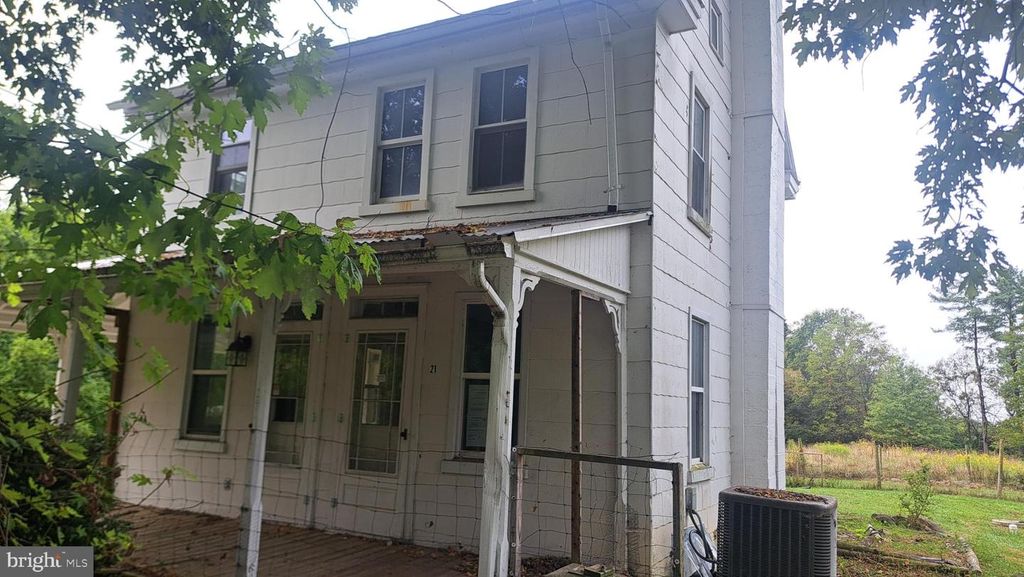 21 N YORK RD, Dillsburg, PA 17019