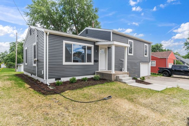4 Riverview Lane, Bettendorf, IA 52722