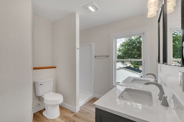 4 Riverview Lane, Bettendorf, IA 52722